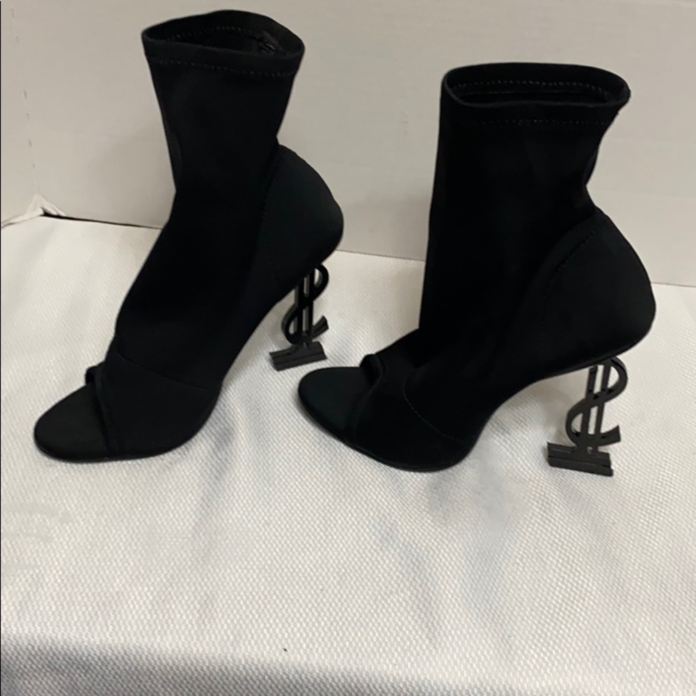 Cape Robbin Black Heels